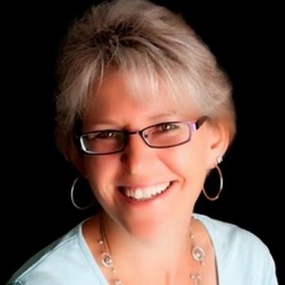 Meet your Posher, Julianna - Picture 1 of 1